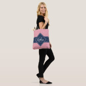 Mit Monogramm Navy Blue und Pink Diamond Muster Tasche (Am Model)