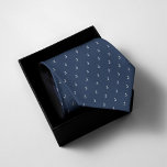 Mit Monogramm Navy Krawatte<br><div class="desc">Machen Sie ein Statement mit unserer Mit Monogramm Navy Blue Neck Tie! Personalisieren Sie es mit Ihren Initialen für ein wirklich einzigartiges Accessoire. Ideal für Hochzeiten, feierliche Veranstaltungen oder die Eleganz des Alltags.</div>