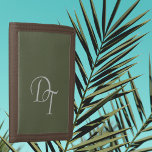 Mit Monogramm - Olivenöl Tri-fold Geldbeutel<br><div class="desc">Mit Monogramm - Olive color (6A6A45 ) Mens Wallet . Entworfen für diejenigen, die diese harmonische Farbe Grün und klassisches Gefühl, wenn sie reisen Liebe. Einfach mit den Buchstaben Ihrer Wahl anpassen. Design von Alma Wad . ________ Green ist häufig mit den Tierkreiszeichen Virgo und Capricorn verbunden. Das ist etwas,...</div>