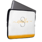 Mit Monogramm Orange Script Laptopschutzhülle (Vorne Rechts)