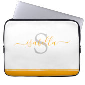 Mit Monogramm Orange Script Laptopschutzhülle (Vorderseite)