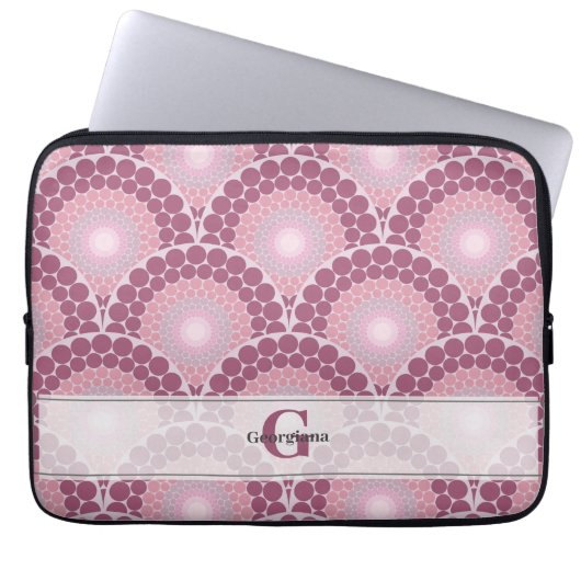 Mit Monogramm Pinks Dusky Rose Dot Mandala Laptopschutzhülle (Vorderseite)