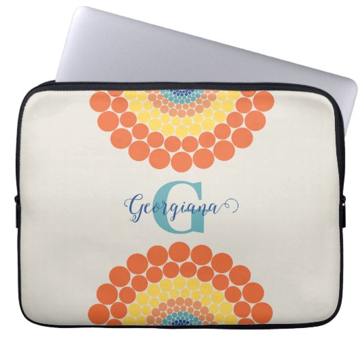 Mit Monogramm Radiant Aegean Summer Dot Mandala Laptopschutzhülle (Vorderseite)