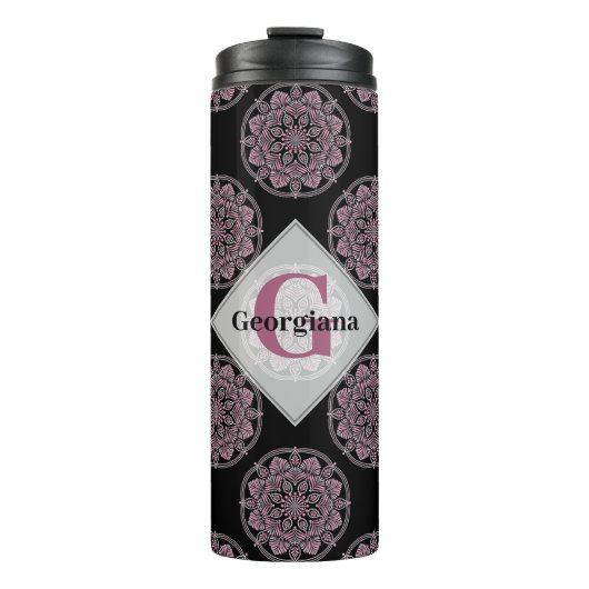 Mit Monogramm rosa Blumenfronten Polka Dot Mandala Thermosbecher (Vorderseite)