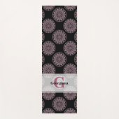 Mit Monogramm rosa Blumenfronten Polka Dot Mandala Yogamatte (Vorderseite)