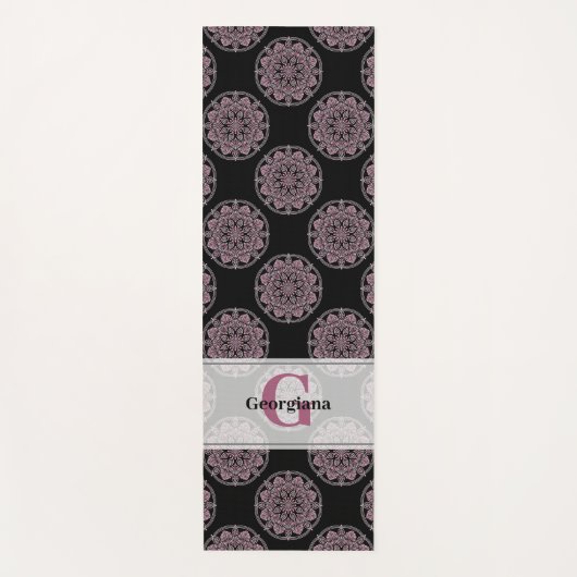 Mit Monogramm rosa Blumenfronten Polka Dot Mandala Yogamatte (Vorderseite)