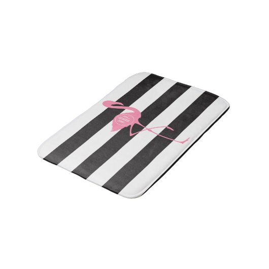Mit Monogramm rosa Flamingo + Schwarzes + Weiße Badematte (Schrägansicht)