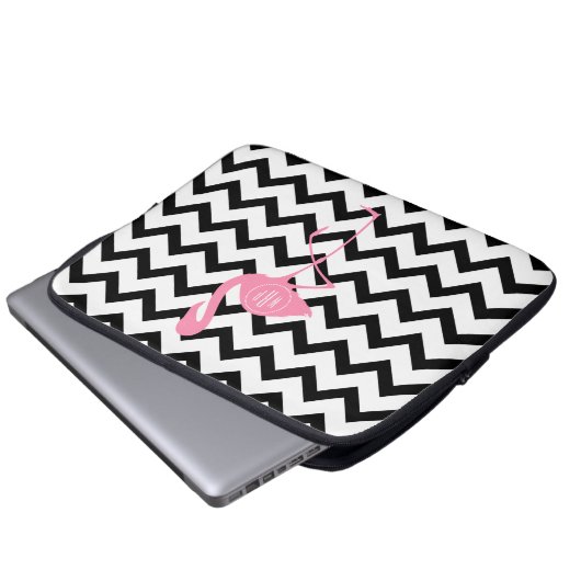 Mit Monogramm rosa Flamingo + Schwarzes Zickzack Laptopschutzhülle (Vorne Knopf)