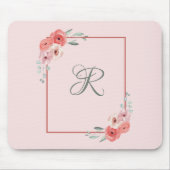 Mit Monogramm rosa Koralle und weiße grüne Blüten Mousepad (Vorne)