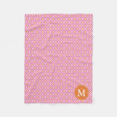 Mit Monogramm rosa Mandarine Diamonds Ikat Pattern Fleecedecke (Vorderseite)