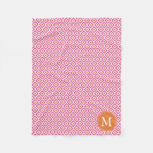 Mit Monogramm rosa Mandarine Diamonds Ikat Pattern Fleecedecke (Vorderseite)