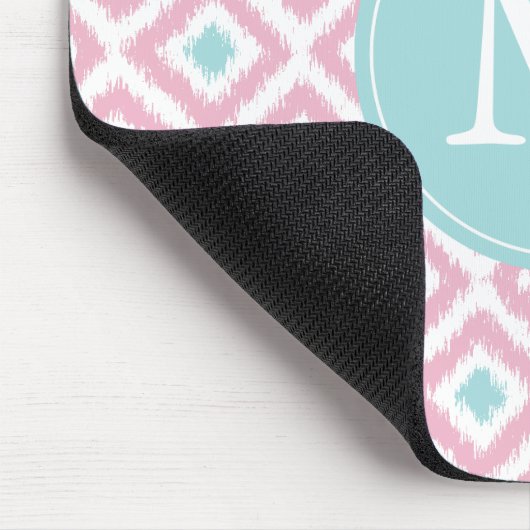 Mit Monogramm rosa u. lila Ikat Muster Mousepad (Ecke)