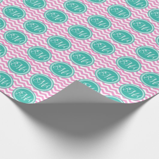 Mit Monogramm Rosa und Aquamarine Zickzack Benutze Geschenkpapier (Ecke)