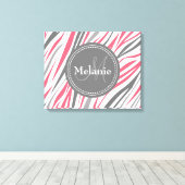 Mit Monogramm rosa und graues Zebra-Muster Leinwanddruck (Insitu (Holzboden))