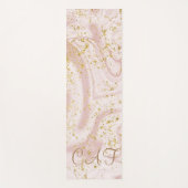 Mit Monogramm rosa weißer Marmor Swirl Gold Glitze Yogamatte (Vorderseite)