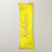 Mit Monogramm Rose Rosa Rosen in Gelb | Seitenschläferkissen (Vorderseite Vertikal)