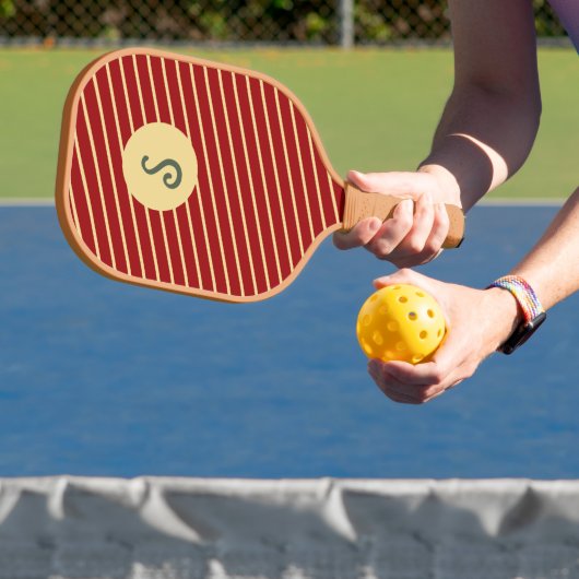 Mit Monogramm Rot- und Goldstreifen-Muster Pickleball Schläger (InSitu)