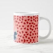 Mit Monogramm Rote Herzen auf rosa Muster Jumbo-Tasse (Rechts)