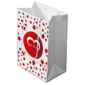 Mit Monogramm Rote Sterne und Herz Mittlere Geschenktüte (Vorderseite Schrägansicht)