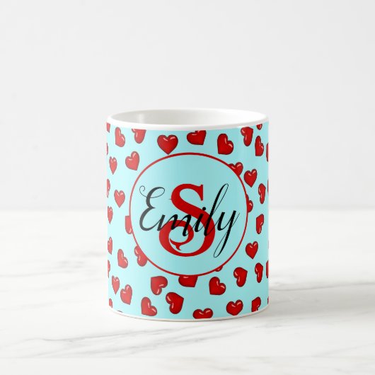 mit Monogramm rotes Herzmuster auf blau Kaffeetasse (Mittel)