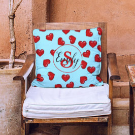 mit Monogramm rotes Herzmuster auf blauem aquamari Kissen