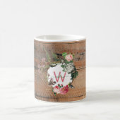 Mit Monogramm Rustikales Holz Vintage Blume Kaffeetasse (Mittel)