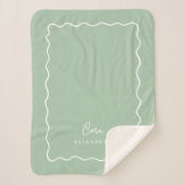 Mit Monogramm Sage Green Wavy Border Sherpadecke (Vorderseite)