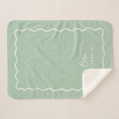 Mit Monogramm Sage Green Wavy Border Sherpadecke (Vorderseite (Horizontal))