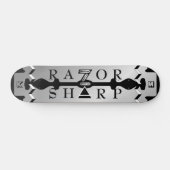 Mit Monogramm Schwarz-Silber-Razor-Sharp-Skateboar Skateboard (Horizontal)