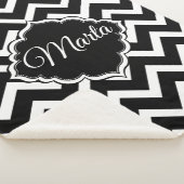 Mit Monogramm Schwarz und Weiß Zickzack Sherpadecke (3/4)