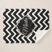 Mit Monogramm Schwarz und Weiß Zickzack Sherpadecke (Vorderseite (Horizontal))