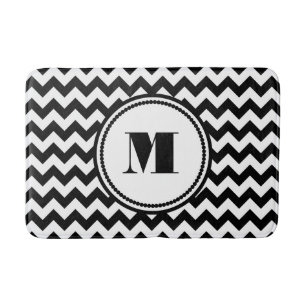 Mit Monogramm, Schwarz-weiß gestreiftes Zickzack M Badematte