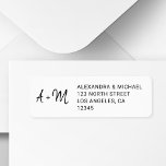 Mit Monogramm Schwarz-Weiß-Skript Hochzeit rsvp<br><div class="desc">Editable Text Hochzeitadresse Rücksendetikett mit einfachem schwarz-weiß Typografie-Skript personalisiert mit Paarnamen Initialen Monogramm. Ideal für zeitgenössische Hochzeiten im Frühling,  Sommer,  Herbst,  Winter.</div>