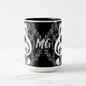Mit Monogramm Schwarz/Weiß-Spiegelaufnahmen Zweifarbige Tasse (Mittel)