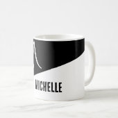 mit Monogramm Schwarz-Weiß-Split-Skript Kaffeetasse (VorderseiteRechts)