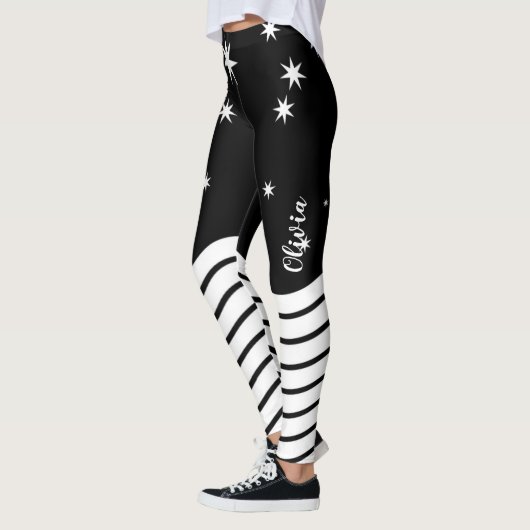 Mit Monogramm Schwarz-weiße Streifen Graphic Leggings (Links)