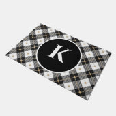 Mit Monogramm Schwarz-weißes Gold Kariert Fußmatte (Schrägansicht)