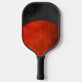 Mit Monogramm schwarzer Raven und Burnt Orange Moo Pickleball Schläger (Rückseite)