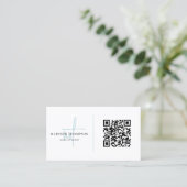 Mit Monogramm Script Typografie Sky Blue QR Code Visitenkarte (Stehend Vorderseite)