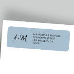Mit Monogramm staubblaue Hochzeitsfeier Rücksendea<br><div class="desc">Monogram Hochzeitsrückadressen-Label mit einfachem,  staubblauen Handschriftzeichen in modernem elegantem Look. Ideal für trendige,  einfache,  zeitgenössische Frühjahrs Herbst Herbst oder Winter Hochzeiten.</div>
