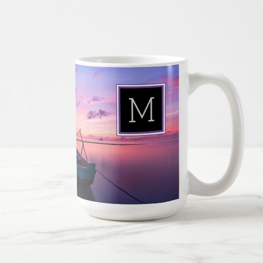 Mit Monogramm Sunset Boat on Water Kaffeetasse (Rechts)