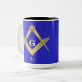 Mit Monogramm Tasse auf dem Platz und im Kompass (Vorderseite Links)