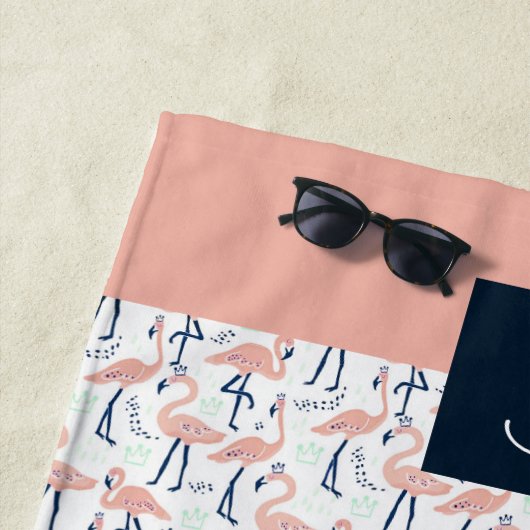 Mit Monogramm tropisches Rosa Flamingo-Muster Strandtuch (Beispiel)