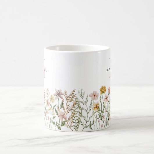 Mit Monogramm Wasserfarbe Wildblume Wiese Kaffeetasse (Mittel)