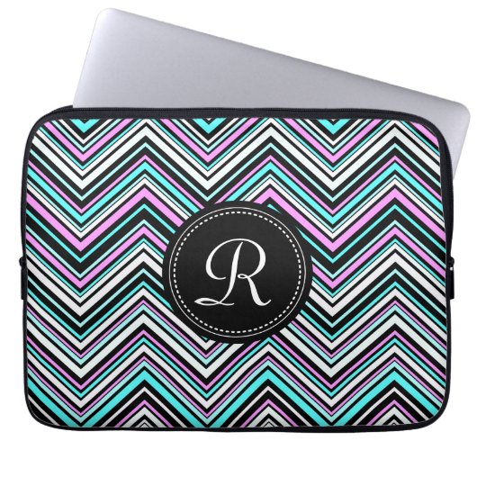 Mit Monogramm weibliches Stammmuster Zickzack Laptopschutzhülle (Vorderseite)