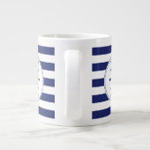 Mit Monogramm "Wheel Blue Stripe" des Schiffskapit Jumbo-Tasse (Rückseite)