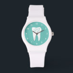 Mit Monogramm Zahnüberwachung für Zahnarzt oder As Armbanduhr<br><div class="desc">Mit Monogramm Zahnüberwachung für Zahnarzt oder Assistentin. Personalisierte Armbanduhr mit Namensinitialen. Elegante Geschenkidee zum Geburtstag für Zahnarzt,  Zahnarztpraxis,  Zahnärztin,  Mundhygiene,  Kieferorthopäden,  Mitarbeiter,  Kollegen,  Freund,  Kinder etc.</div>