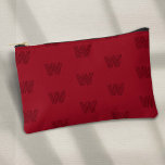 mit Monogramm Zubehörtasche<br><div class="desc">Tauchen Sie ein in eine Welt des Stils und der Funktionalität mit dem Trendy Monogram Accessory Pouch, entworfen von PixiaDesigns, wo lebendiges Rot auf moderne Einfachheit trifft. Diese elegante Tasche zeichnet sich durch eine schlichte, lebendige rote Kulisse aus, die durch ein personalisiertes Monogramm-Muster betont wird. Die Tasche wird mit einem...</div>