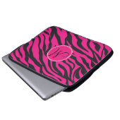Mit Monogramm, zuerst rosa schwarzes Zebra Laptopschutzhülle (Vorne Knopf)