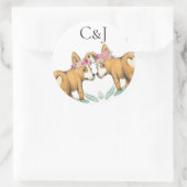 Mit Monogramm zwei Brides Corgi Hunde Hochzeit Runder Aufkleber (Tasche)